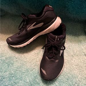 Brooks gts 2.0 size 7 women